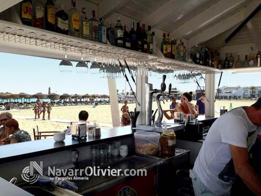 Interior de bar de playa