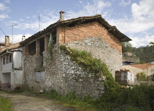 EN VENTA:  La Riera, para rehabilitar