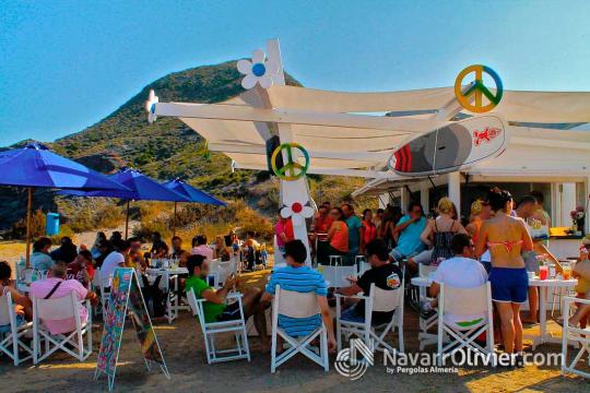Chiringuito con pergola adosada by navarrolivier.com