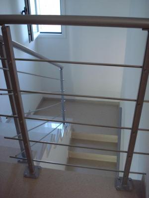 Reconstrucción escalera y barandilla