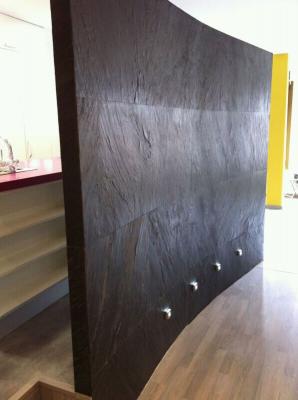 Muro de pladur realizado con piedra natural Stoneplus.