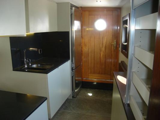 Pavimento embarcacion con piedra natural Stoneplus