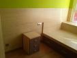 zona de cama y mesita