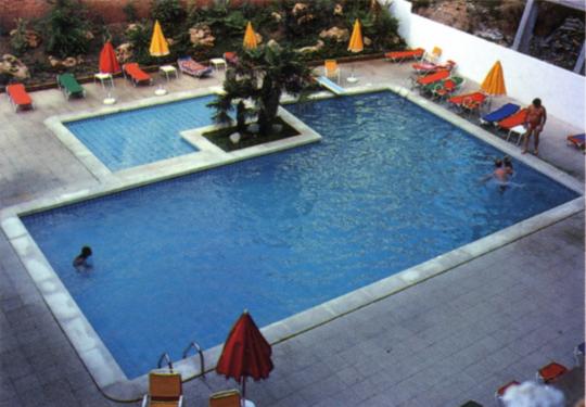 1983 Hotel Holiday Inn