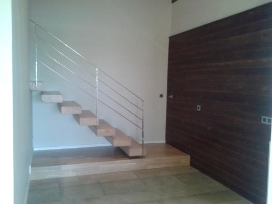 escalera colgada roble 
