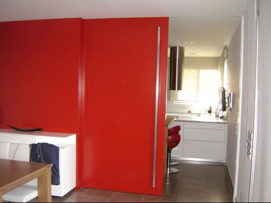puerta lacada roja