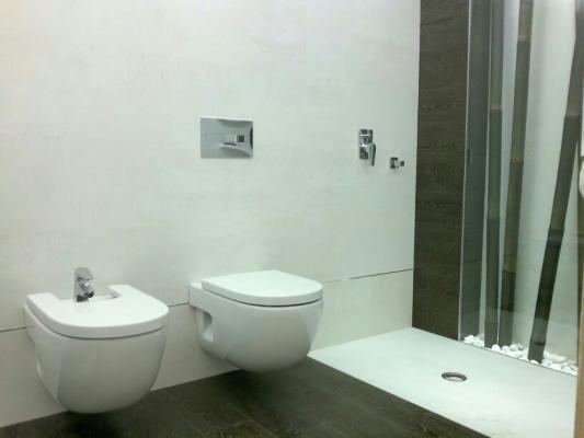 Gran baño con diseñador
