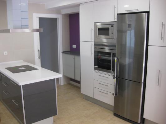 Cocina con isla al centro