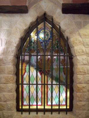 ventana arquería vidriera