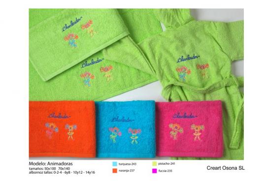 Albornoces infantiles bordados, Creart Osona