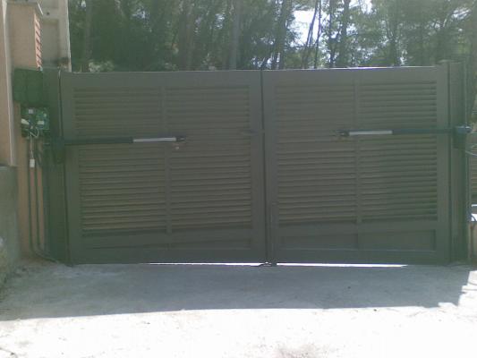 Doble puerta batiente.