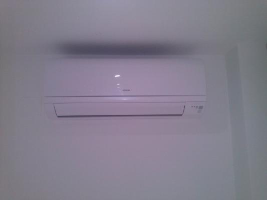 Split pared Hitachi