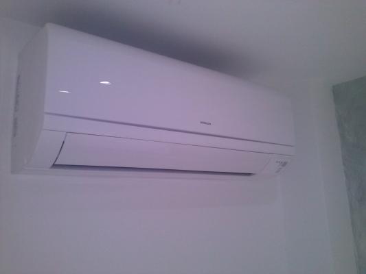Split pared Hitachi