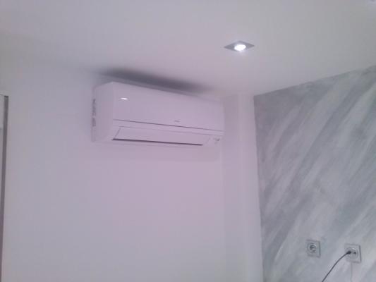 Split pared Hitachi
