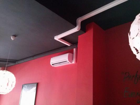 Split pared Hitachi en restaurante