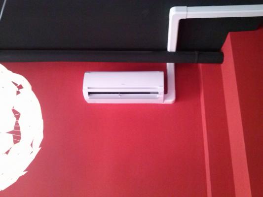 Split pared Hitachi en restaurante