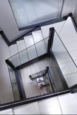 interior - escalera