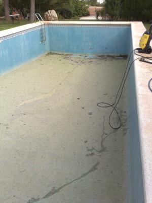 Antes de limpiar la piscina.