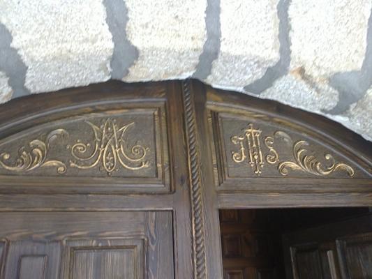 detalles puerta de iglesia