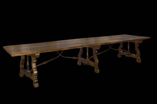 mesa de lira en madera de nogal