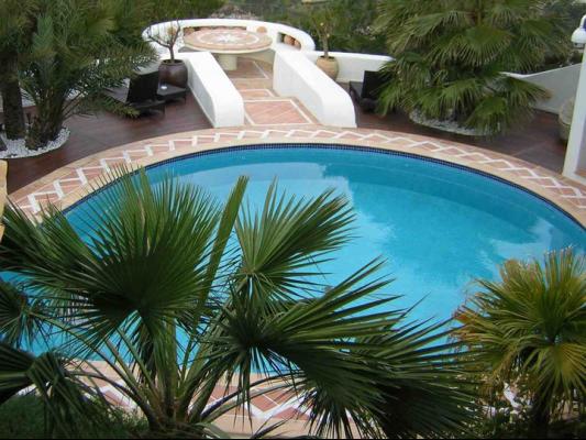 Construcción y mantenimiento de piscinas