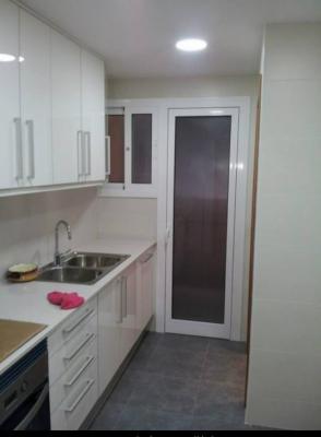 PUERTA BANDERA DE ALUMINIO BLANCO