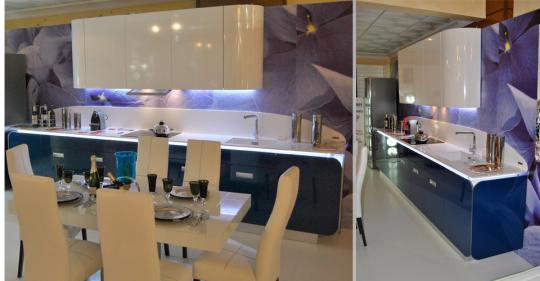 Cocina de diseño con gola, acabado brillo.