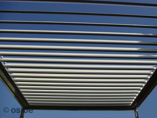 pergola de aluminio en ático de Madrid