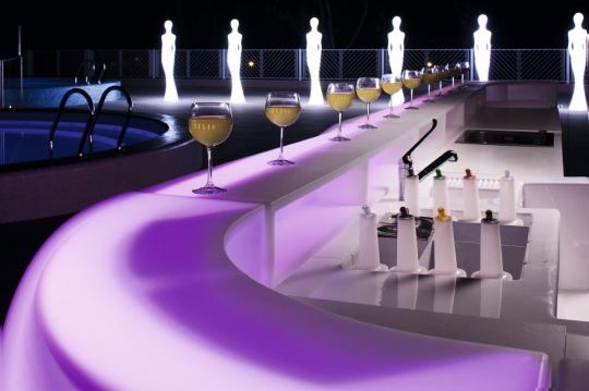 Barra Bar con Surtidores de Bebidas & Iluminación LED