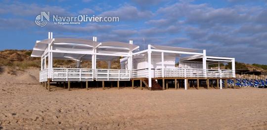 Beach club desmontable en madera blanca