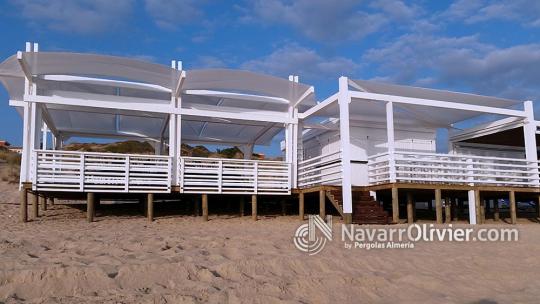 Chiringuito de 150 m2 sobre pilotes de madera - by navarrolivier.com
