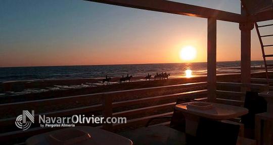 Atardecer desde el xiringuito - by navarrolivier.com