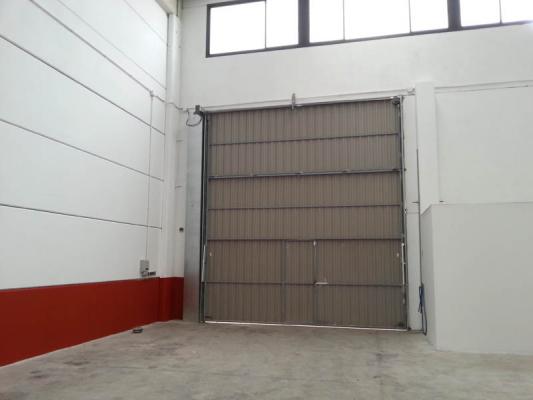 instalacion puertas basculantes industriales navarra
