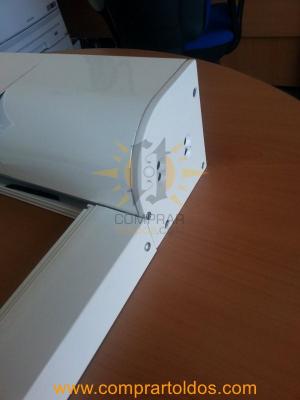 Cortavientos con guía de cremallera