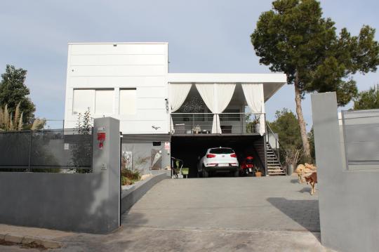 983House