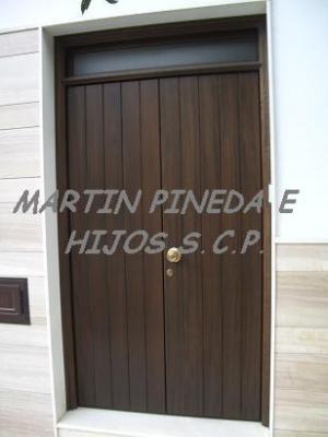 Puerta de calle en madera de Iroko