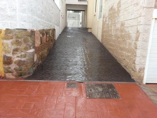 hormigon impreso en rampa garaje