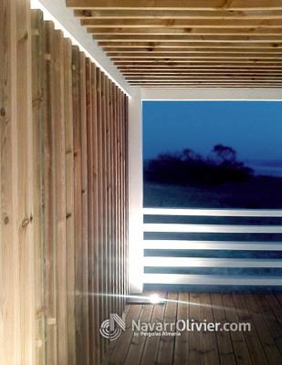 Pergola y muro de listones