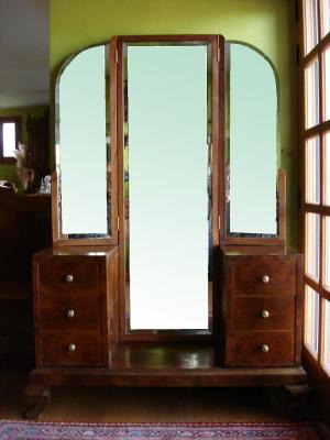 COMODA TOCADOR DECO RAIZ DE NOGAL PP SIGLO XX 
