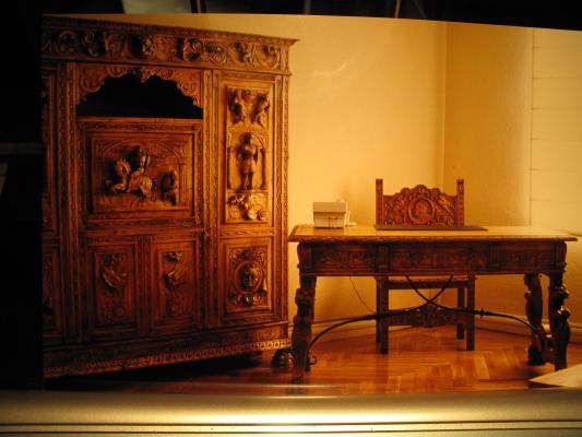 DESPACHO ESTILO RENACIMIENTO ESPAÑOL EN MADERA DE CASTAÑO  REF: 8 / Estado: Disponible  3500 EUR 