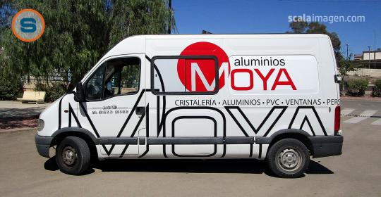 Rotulación de vehículo para Aluminios Moya. scalaimagen.com