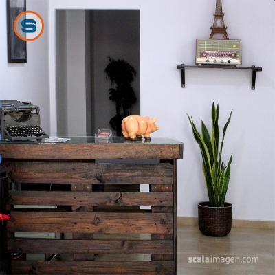 Interiorismo comercial con materiales recuperados. scalaimagen.com
