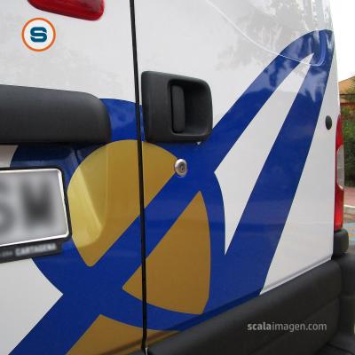 Detalle rotulación de vehículo en Lorca
