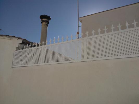 VALLA SOBRE MURO