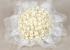Bouquet de tul con lirios blancos