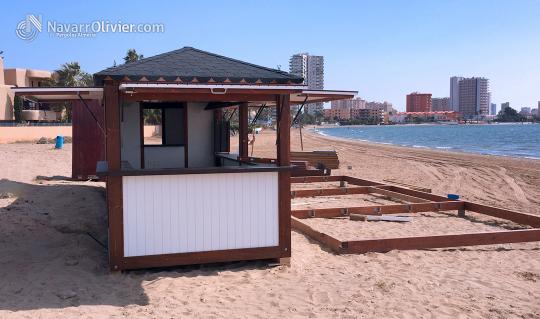 Chiringuito con terraza, proceso de montaje, Playa Lebeche, La Manga