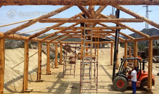 Premontaje de estructura de troncos en España para Marruecos