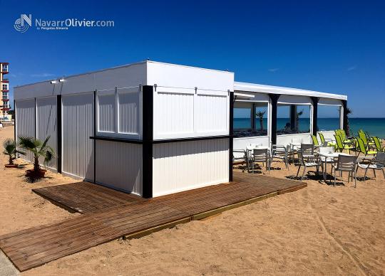 Chiringuito Gurugu, Caseta modular desmontable con pergola y tarima autoclave