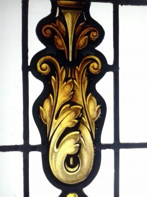 ornamentos amarillos de plata