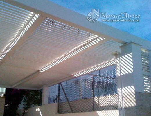 Pergola de sombraje de lamas de madera tratada para exterior